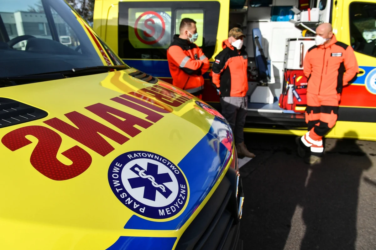 ​Ponad połowa ze 137 pracowników kontraktowych Wojewódzkiej Stacji Pogotowia Ratunkowego w Białymstoku złożyła wypowiedzenia. To głównie ratownicy, ale także pielęgniarki. Domagają się oni wyższych wynagrodzeń.