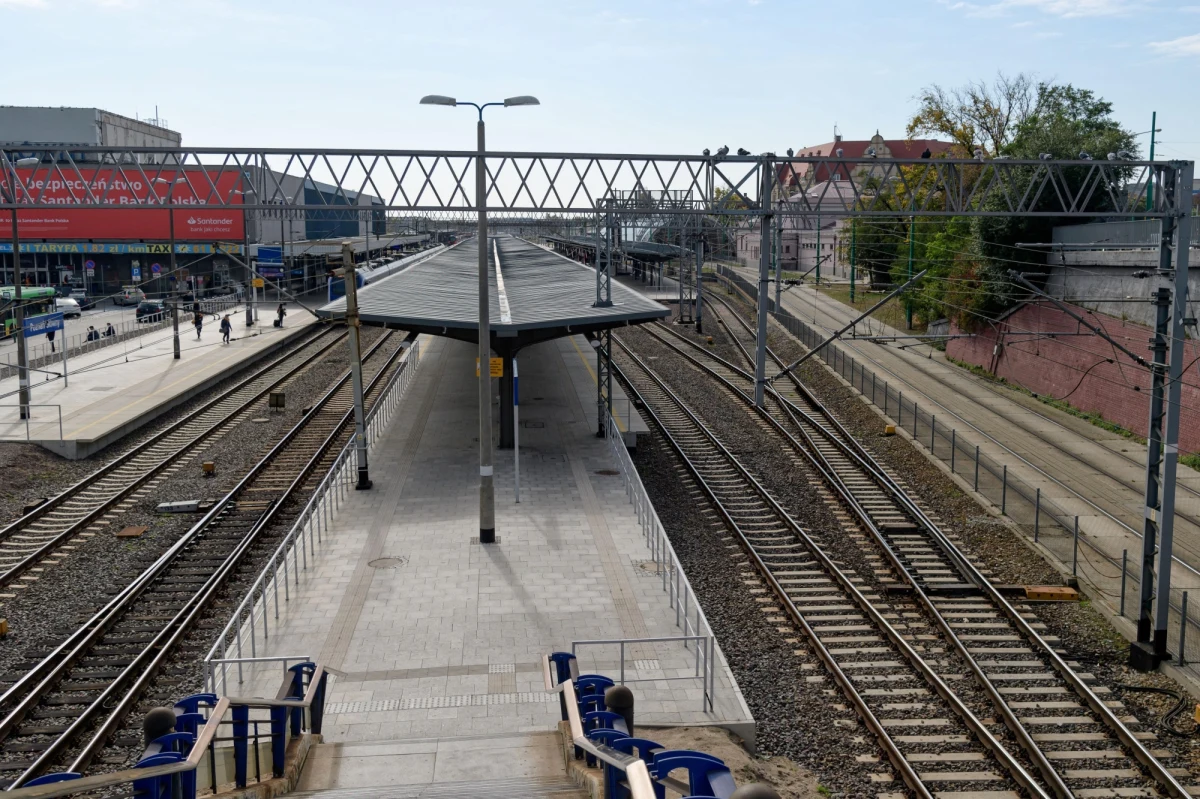 Poważna awaria systemu sterowania ruchem sparaliżowała w piątkowe popołudnie dworzec Poznań Główny. Opóźnienia niektórych pociągów sięgnęły kilku godzin.