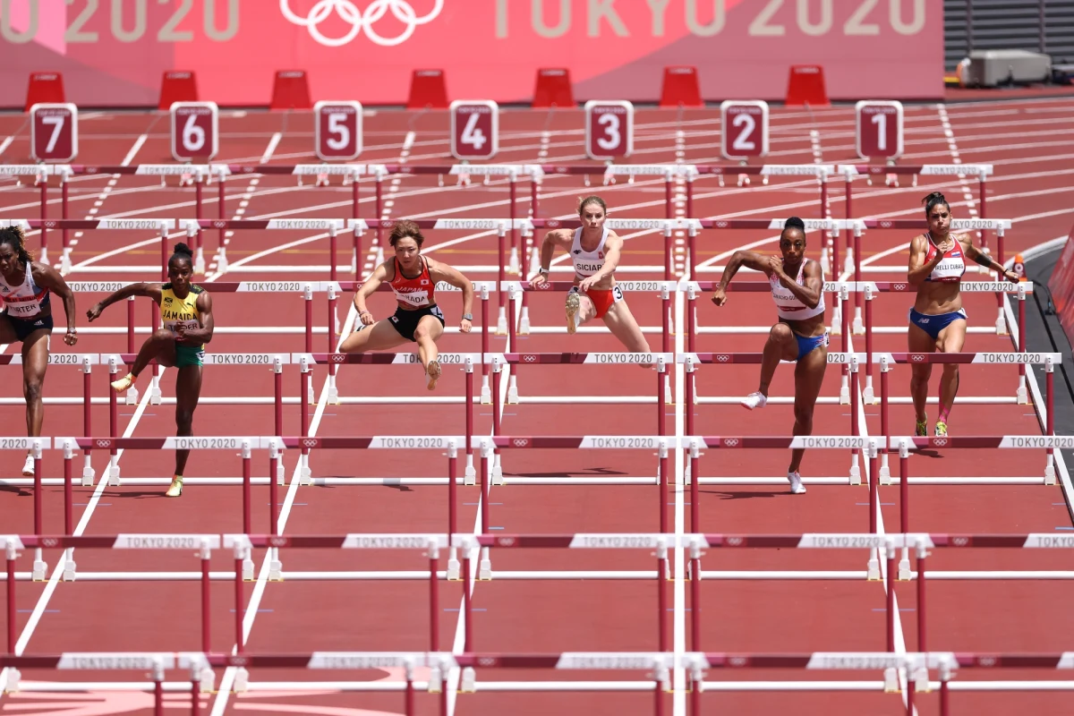 Polska sztafeta mieszana 4x400 m w składzie Karol Zalewski, Natalia Kaczmarek, Justyna Święty-Ersetic, Kajetan Duszyński zdobyła złoty medal olimpijski. To drugi krążek wywalczony przez polskich sportowców na tej imprezie. Srebrny zdobyła wioślarska czwórka podwójna kobiet w składzie: Agnieszka Kobus-Zawojska, Marta Wieliczko, Maria Sajdak i Katarzyna Zillmann. 