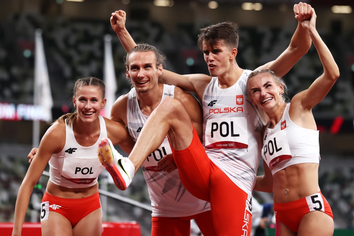 Nasze sukcesy w biegach na 400 metrów mają długą historię. Przed laty tworzyła ją choćby Irena Szewińska, zdobywając olimpijskie złoto w Montrealu. Na przełomie wieków przyszło odrodzenie za sprawą męskiej sztafety "Lisowczyków", nazywanych tak od trenera Józefa Lisowskiego. Teraz w Tokio zapisywane są kolejne karty naszej lekkoatletycznej kroniki.
