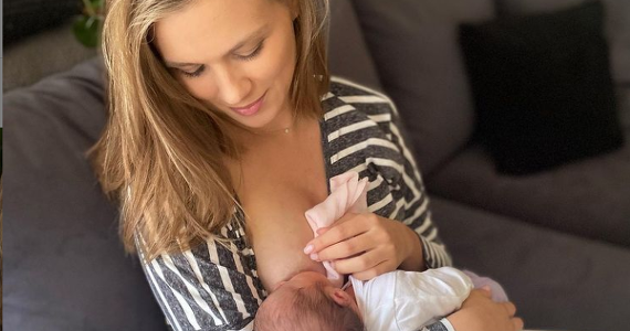 Agnieszka Kaczorowska pokazała nagą pierś! Tak karmi dziecko - Vimarsana News