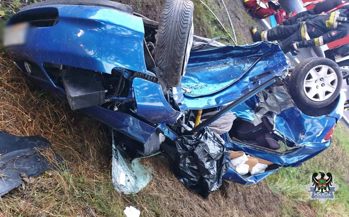 Tragiczna niedziela w powiecie wałbrzyskim. Wczoraj, 1 sierpnia, doszło do dwóch poważnych wypadków, w których rannych zostało 10 osób, w tym dzieci. Do pierwszego ze zdarzeń doszło na drodze łączącej Szczawno-Zdrój ze Strugą, a do drugiego na trasie Bartnica - Głuszyca Górna. Tam zginęło dwoje 20-latków.