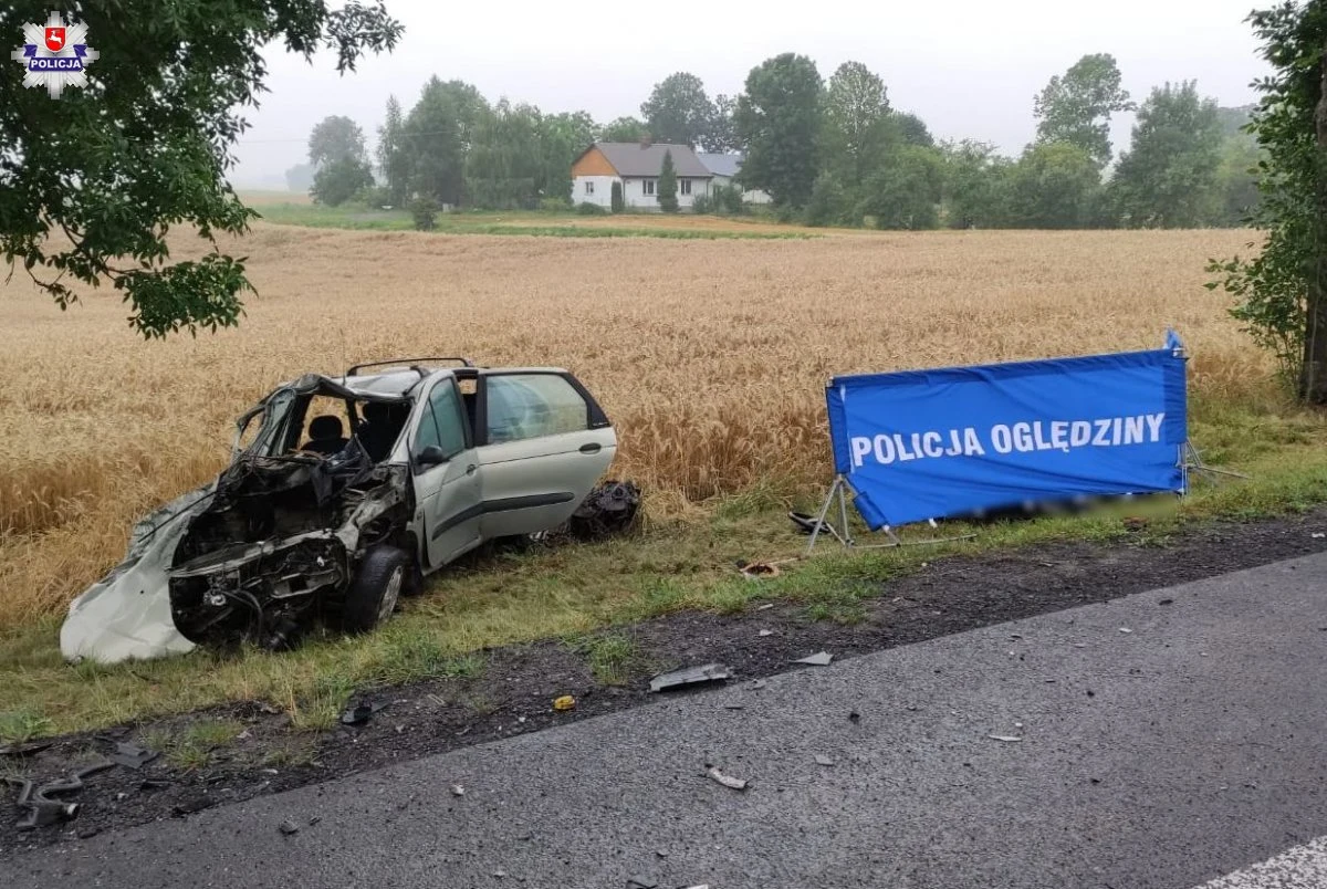 Dwie osoby nie żyją, a dziewięć zostało przetransportowanych do szpitala po wypadku, do którego doszło rano między Piaskami a Chełmem. W pobliżu miejscowości Bezek Kolonia zderzyły się trzy pojazdy: ciężarówka, bus i auto osobowe. 