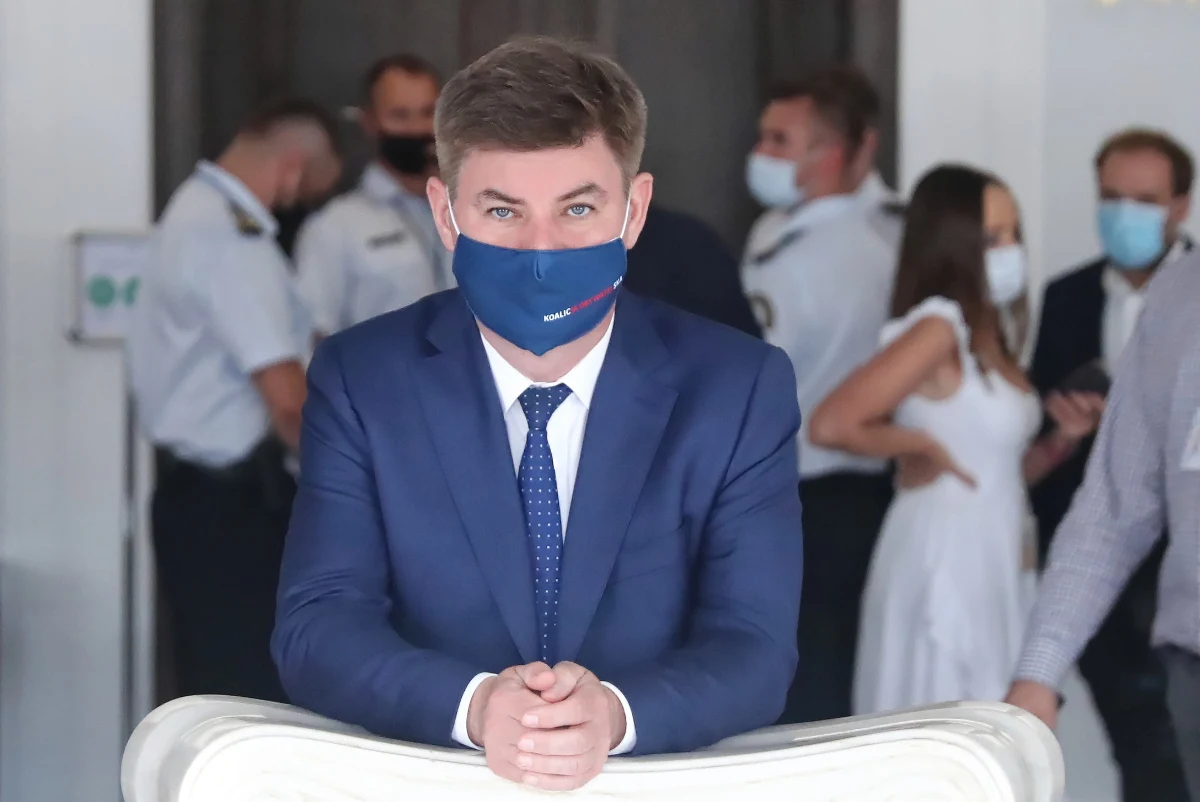 "Klub KO złoży projekt ustawy anulujący rozporządzenie prezydenta w sprawie podwyżek uposażeń dla parlamentarzystów" - poinformował rzecznik PO Jan Grabiec po posiedzeniu kolegium klubu KO.