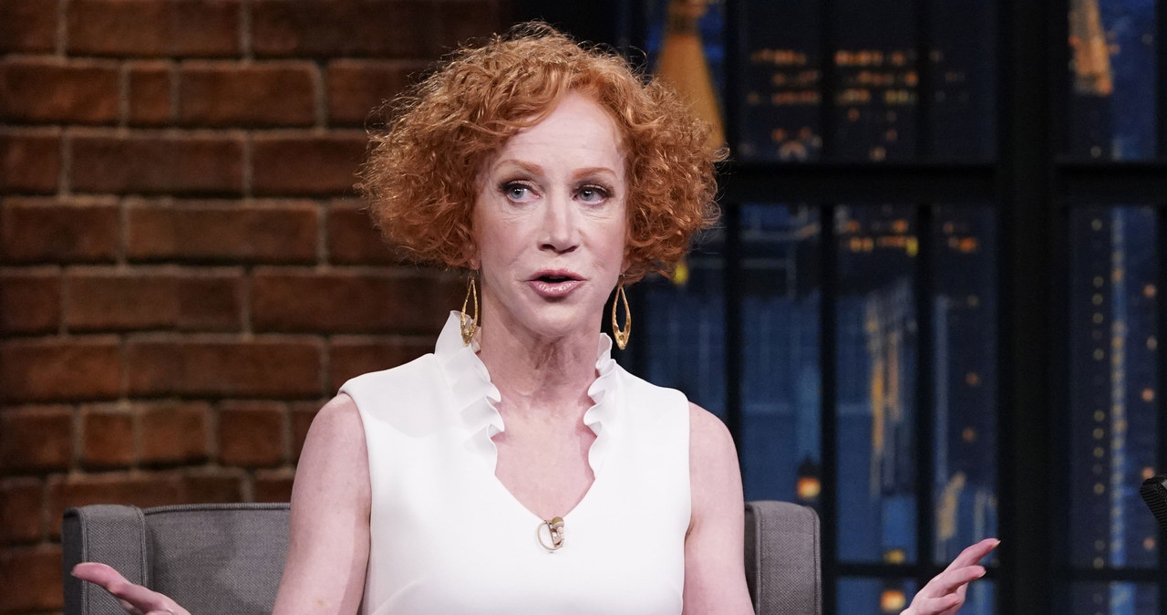 "Mam raka płuc, mimo że nigdy nie paliłam" - powiedziała amerykańska komiczka, Kathy Griffin. Zapewniała, że lekarze są optymistami, a nowotwór płuc jest w pierwszym stadium, ona sama swoim wyznaniem chciała zachęcić fanów do regularnych badań.