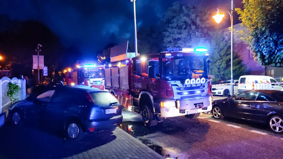 Zwęglone zwłoki mężczyzny znaleziono po ugaszeniu pożaru przyczepy kempingowej przy ul. Spokojnej we Władysławowie. Okoliczności i dokładne przyczyny tego tragicznego zdarzenia wyjaśnia pomorska policja. Zgłoszenie w tej sprawie strażacy otrzymali około godziny 3.