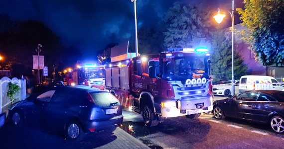 Zwęglone zwłoki mężczyzny znaleziono po ugaszeniu pożaru przyczepy kempingowej przy ul. Spokojnej we Władysławowie. Okoliczności i dokładne przyczyny tego tragicznego zdarzenia wyjaśnia pomorska policja. Zgłoszenie w tej sprawie strażacy otrzymali około godziny 3.