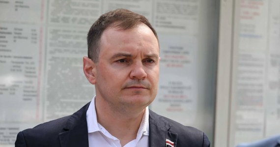 „To jest znak niestety dla nas wszystkich, bo tego chłopaka - ja jestem przekonany o tym po prostu - najpierw go zamordowano, a potem niby powieszono. Jestem przekonany, że to była robota białoruskich służb i że nasz kolega, szef Białoruskiego Domu na Ukrainie, był zamordowany” – mówił w Radiu RMF24.pl Aleś Zrembiuk, prezes Białoruskiego Domu w Warszawie. W rozmowie z Tomaszem Weryńskim dodał, że mimo niepokojących informacji z Ukrainy, on sam w Polsce czuje się bezpiecznie. Ukraińska policja poinformowała dzisiaj, że odnalazła w kijowskim parku powieszonego Witalija Sziszowa, szefa Domu Białoruskiego w Kijowie, który pomagał swym rodakom represjonowanym przez reżim Alaksandra Łukaszenki. Aktywista zaginął wczoraj w czasie joggingu.