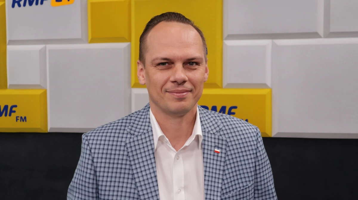 "Sprawa nowych kar za wykroczenia drogowe będzie regulowana rozporządzeniem prezesa Rady Ministrów. Taryfikator jest przygotowywany przez ministra spraw wewnętrznych i administracji. Myślę, że tutaj nastąpi korekta, a nie jakaś znacząca podwyżka" - powiedział w Rozmowie w samo południe w RMF FM Rafał Weber, wiceminister infrastruktury. 