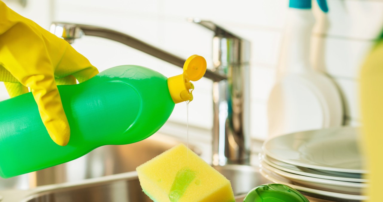 Zapomnij o kupowaniu drogiej chemii. Cały dom wysprzątasz w ten sposób