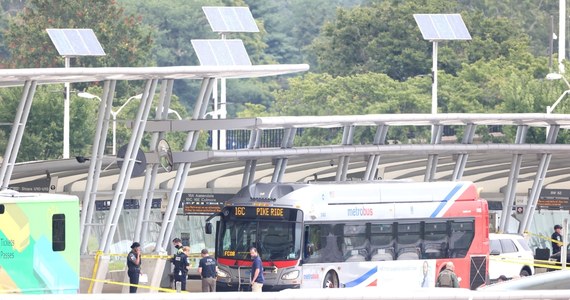 Funkcjonariusz policji został dźgnięty nożem przez nieznanego sprawcę na przystanku autobusowym w pobliżu Pentagonu - poinformował Departament Obrony USA. Agencja AP donosi, że policjant nie żyje.