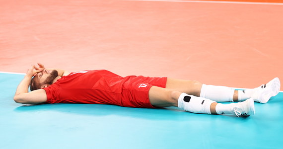 ​Reakcja polskich siatkarzy po przegranej w ćwierćfinale turnieju olimpijskiego z Francuzami 2:3 nie pozostawiała wątpliwości, że mierzyli w medal w Tokio. "Dziś zawiedliśmy. Przede wszystkim samych siebie" - zaznaczył Bartosz Kurek.