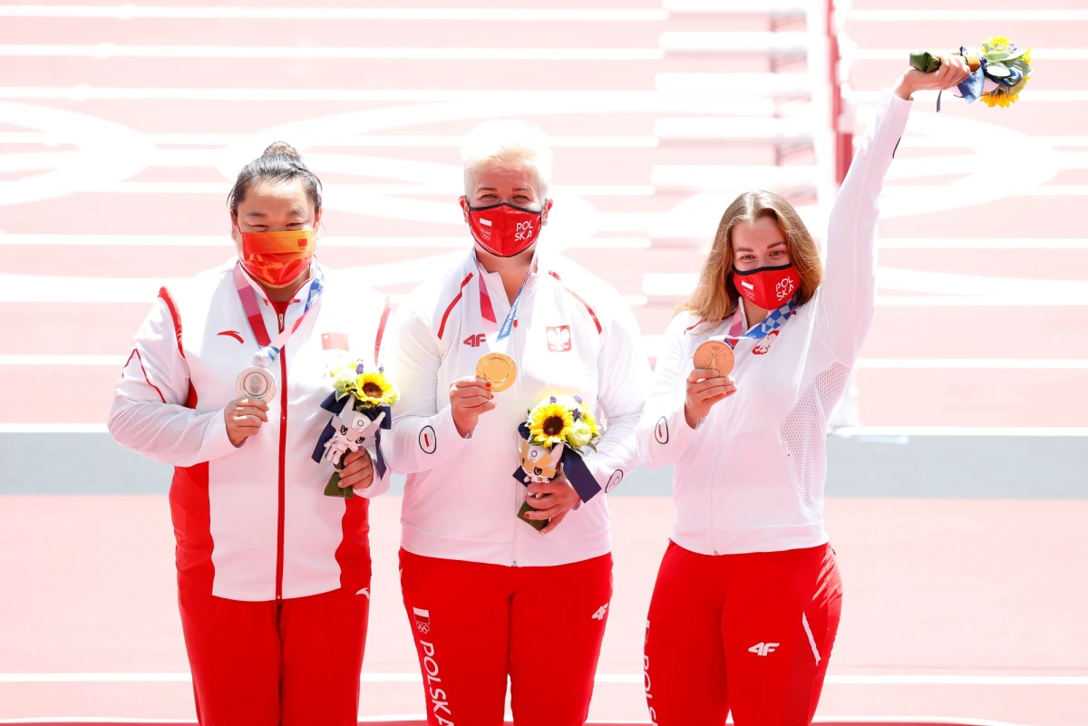 Anita Włodarczyk odebrała na stadionie złoty, a Malwina Kopron - brązowy medal za rozegrany dzień wcześniej olimpijski konkurs rzutu młotem w Tokio. Po raz drugi w tych igrzyskach rozbrzmiał Mazurek Dąbrowskiego.