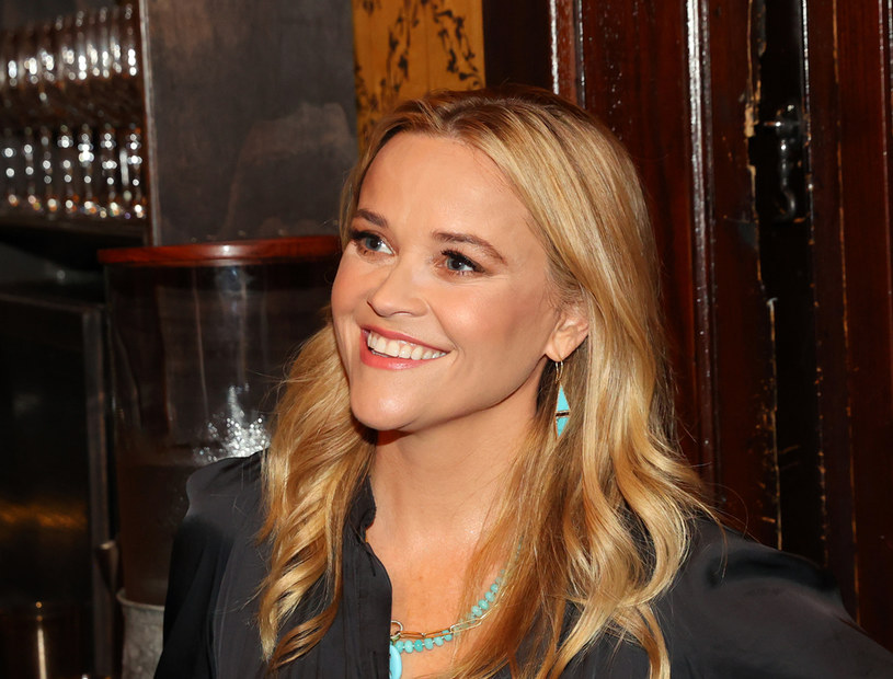 Reese Witherspoon zagra u boku Ashtona Kutchera w komedii "Your Place Or Mine". Film będzie reżyserskim debiutem scenarzystki obrazu "Diabeł ubiera się u Prady", Aline Brosh McKenna. Fabuła nieco przypomina uwielbianą produkcję świąteczną "Holiday". Efekt finalny będzie można obejrzeć w serwisie streamingowym Netflix.