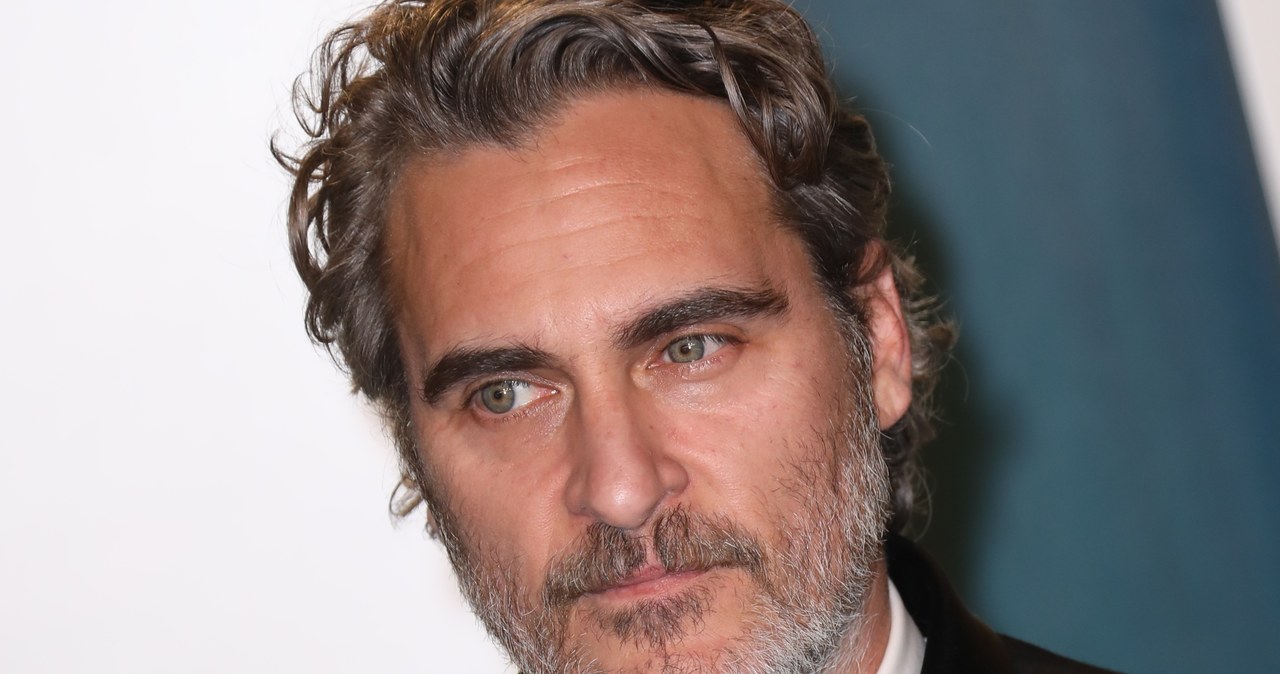 Joaquin Phoenix w osobistym liście,zwrócił się do właścicielki rancza na Florydzie, Bearadise Ranch, o uwolnienie dwóch niedźwiedzi, które były inspiracją dla filmu Disneya "Mój brat niedźwiedź". Phoenix, który użyczył głosu głównej postaci w popularnej animacji, wezwał do przeniesienia niedźwiedzi do akredytowanego rezerwatu dla zwierząt.