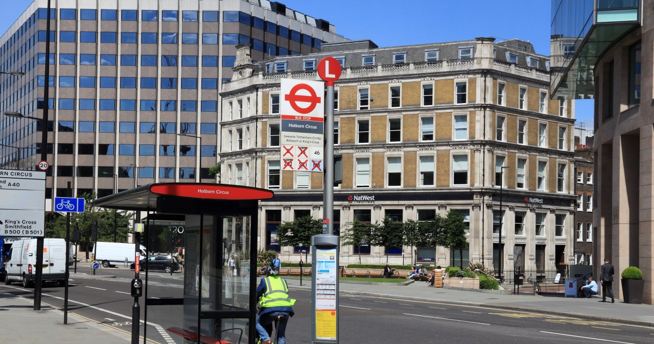 Zbadali przystanki autobusowe, wyniki szokują: Jak w piekarniku!