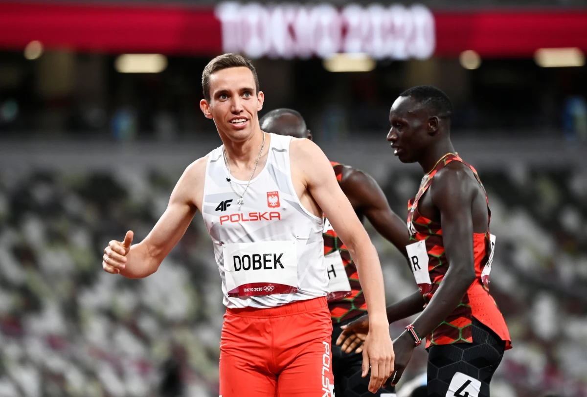 To był wspaniały bieg Patryka Dobka. Polak z czasem 1.45,39 zdobył w Tokio brązowy medal igrzysk w biegu na 800 m. Przegrał z dwoma Kenijczykami Emmanuelem Korirem - 1.45,06 i Fergusonem Rotichem - 1.45,23. To pierwszy krążek olimpijski w historii startów Polaków na tym dystansie.