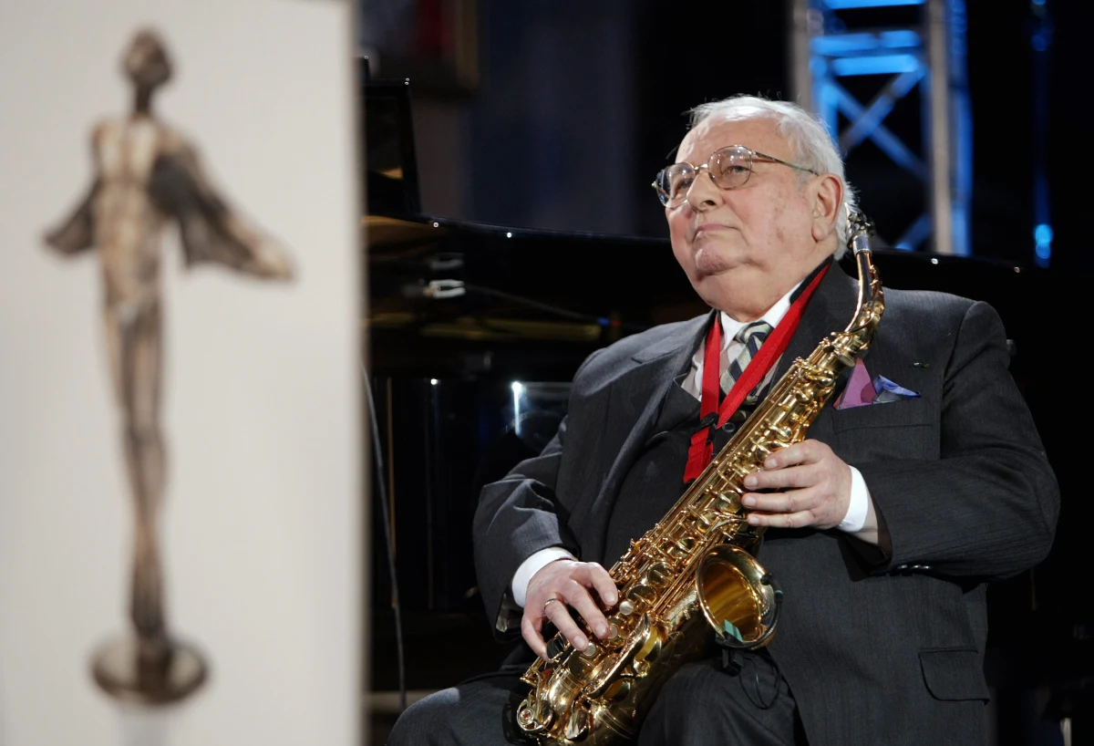 Jerzy "Duduś" Matuszkiewicz - wybitny jazzman i kompozytor muzyki do wielu filmów i seriali - spocznie 11 sierpnia na Cmentarzu Bródnowskim w Warszawie. Taką informację przekazało Polskie Stowarzyszenie Jazzowe. Matuszkiewicz zmarł 31 lipca. Miał 93 lata.