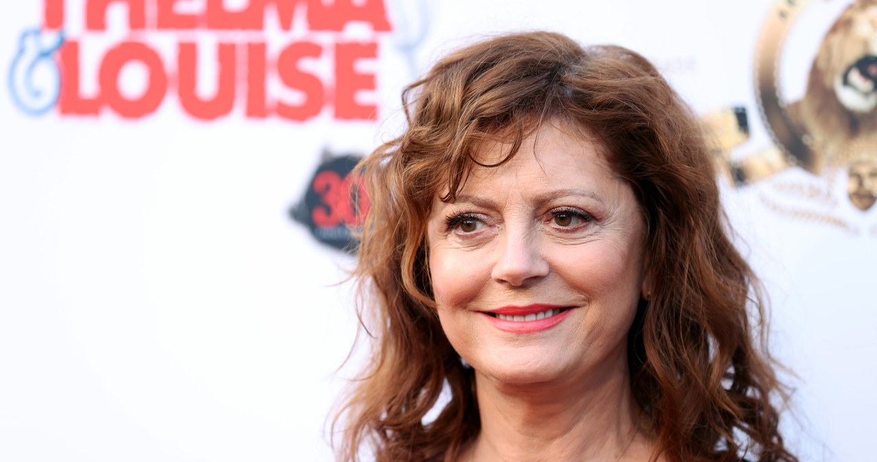 74-letnia Susan Sarandon goszcząc w podcaście "Divorced Not Dead", wyznała, że jest gotowa na to, aby kogoś poznać. Ale żeby dzielić z kimś swoją szafkę z lekami, musiałby być to ktoś wyjątkowy. Niestety, jak na razie poszukiwania bratniej duszy nie zakończyły się sukcesem. Ostatni związek gwiazdy z Jonathanem Bricklinem zakończył się w 2015 roku.