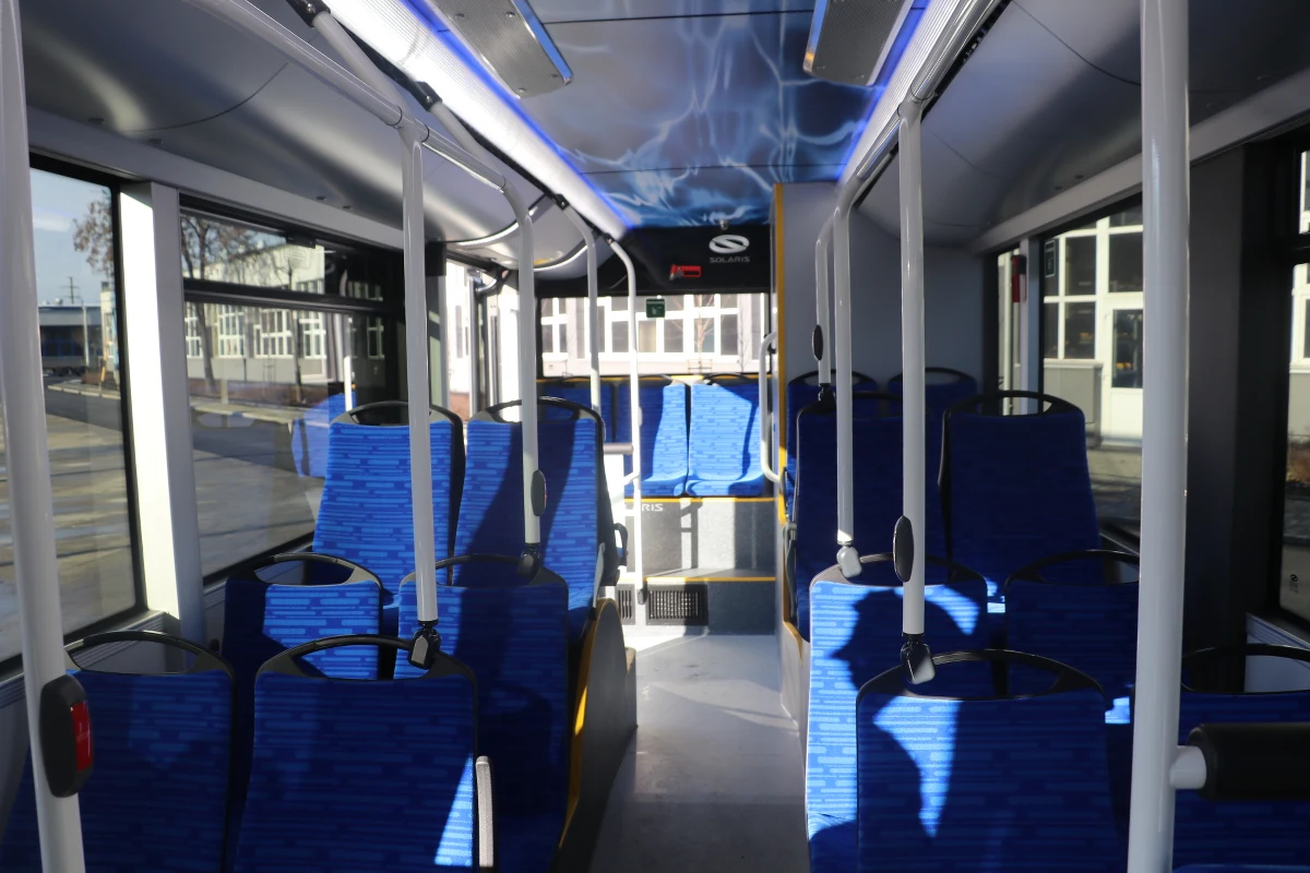 Od kilku dni mieszkańcy Krakowa mają problem z zakupem biletów w części biletomatów - zarówno tych w pojazdach, jak i na przystankach. Chodzi możliwość płatności bezgotówkowej. Jak zapewnia Zarząd Transportu Publicznego w Krakowie, sukcesywnie usprawniane są kolejne automaty do sprzedaży biletów komunikacji miejskiej.