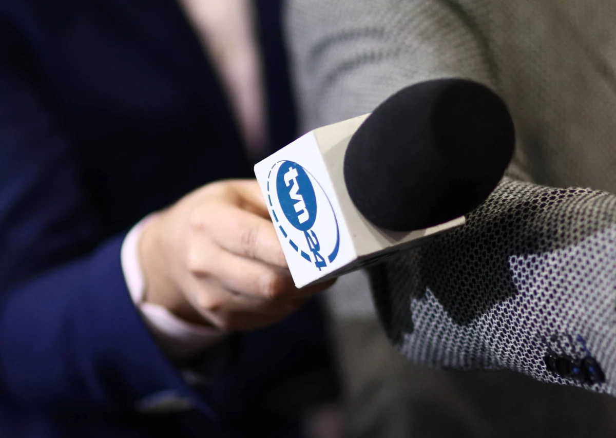 Nowy Rzecznik Praw Obywatelskich pisze do szefa Krajowej Rady Radiofonii i Telewizji ws. koncesji dla TVN24. „Przewlekłość postępowania KRRiT budzi poważne wątpliwości co do poszanowania praw wnioskodawcy oraz rzetelnego i sprawnego działania Rady” – pisze Marcin Wiącek i podkreśla, że „nie jest zrozumiałe, skąd wynika półtoraroczna zwłoka w wydaniu decyzji KRRiT”.