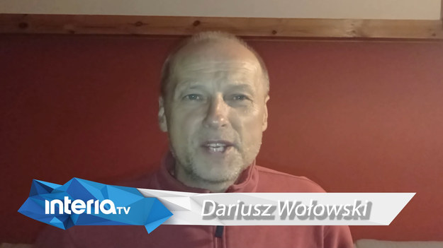 Od dziś futbol nie będzie już taki sam. A na pewno Barcelona nie będzie taka sama. Po 20 latach, zdobyciu 672 goli w 778 meczach i 35 trofeów Leo Messi opuszcza klub, do którego przybył jako 13-latek szukając pieniędzy na kurację hormonem wzrostu.Chciał grać dalej i klub robił wszystko, żeby został. Limity finansowe wprowadzone w lidze hiszpańskiej okazały się przeszkodą nie do pokonania. Stało się coś, w co trudno uwierzyć, szczególnie kibicom Barcelony. Odchodzi piłkarz, który jest największym symbolem najlepszego okresu w historii katalońskiego klubu.
