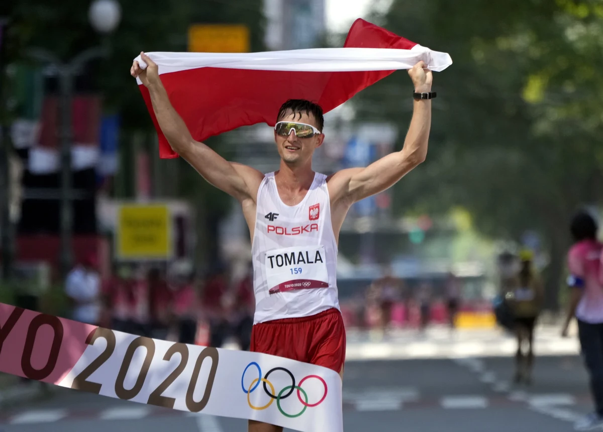 Dawid Tomala został mistrzem olimpijskim w chodzie sportowym na 50 km. Polak pokonał dystans w 3.50,08. Srebro zdobył Niemiec Jonathan Hilbert, a brąz Kanadyjczyk Evan Dunfee. To jedenasty medal, a czwarty złoty wywalczony przez polskich sportowców na igrzyskach w Tokio.