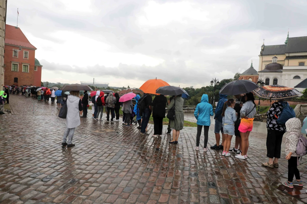 Większość terytorium Polski objęta jest dzisiaj pogodowymi alertami. Ostrzeżenia najwyższego stopnia przed ulewami i burzami objęły część Małopolski i Podkarpacia. Co do zasady jednak padać, i to mocno, ma dzisiaj w niemal całej wschodniej części kraju.