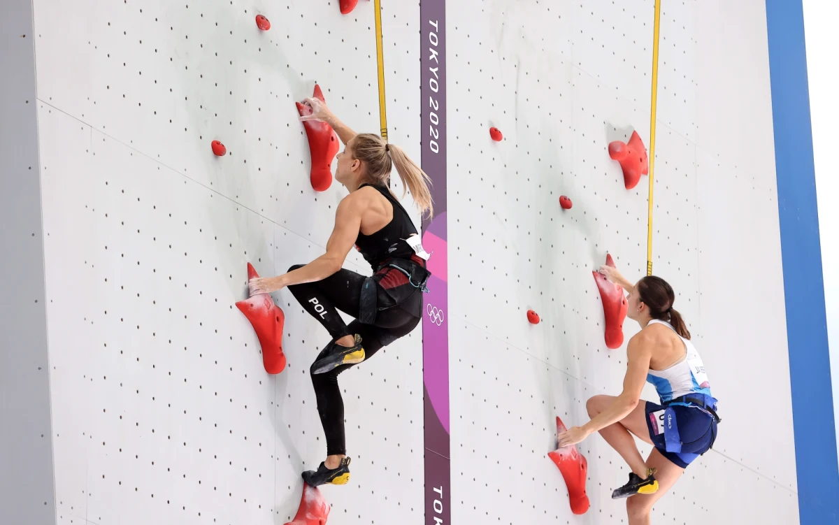 Aleksandra Mirosław zajęła czwarte miejsce w finale olimpijskich zawodów w kombinacji we wspinaczce sportowej w Tokio. Złoty medal zdobyła Słowenka Janja Garnbret, a za nią uplasowały się Japonki - Miho Nonaka i Akiyo Noguchi. Polka świetnie zaczęła olimpijski finał, ustanawiając rekord świata we wspinaczce na czas.