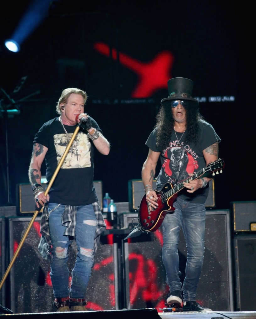 Legendarny zespół Guns N' Roses zelektryzował swoich fanów wypuszczając do sieci oficjalny odsłuch premierowego nagrania "Absurd". To przerobiona wersja wcześniej niepublikowanego utworu "Silkworms", który muzycy prezentowali na żywo jeszcze w 2001 r.