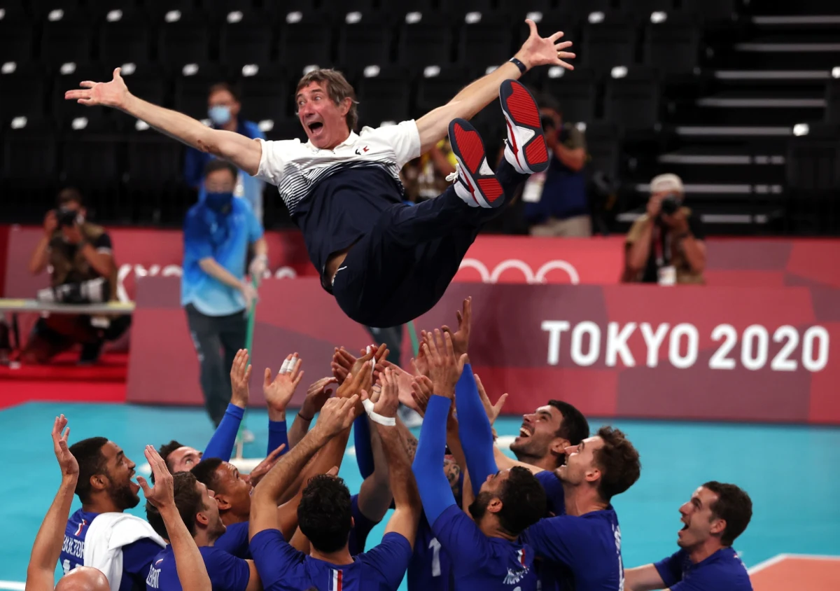 Siatkarze Francji zdobyli w Tokio złoty medal olimpijski. W finale pokonali reprezentację Rosyjskiego Komitetu Olimpijskiego 3:2 (25:23, 25:17, 21:25, 21:25, 15:12). Brąz wywalczyła Argentyna po zwycięstwie nad Brazylią 3:2.