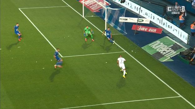 PSG wygrało w 1. kolejce francuskiej Ligue 1 na wyjeździe z Troyes 2-1. Wynik spotkania otworzył piłkarz gospodarzy Oualid El Hajjam w 9. minucie. PSG szybko odrobiło straty i wyszło na prowadzenie po golach Hakimiego (19') i Icardiego (21'). Wynik z pierwszej połowy utrzymał się do końca meczu i Paryżanie cieszyli się z pierwszych trzech punktów tym sezonie.