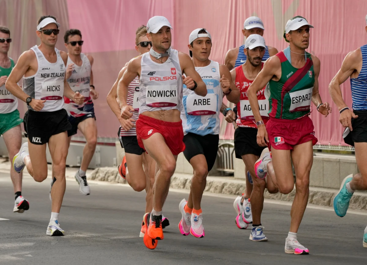 Pechowo ułożyły się ostatnie starty Polaków na igrzyskach olimpijskich w Tokio. W maratonie biegło trzech biało-czerwonych, nie odegrali jednak znaczących ról. Na starcie stanęła także kolarka torowa Daria Pikulik: już w pierwszej odsłonie rywalizacji zaliczyła jednak kraksę.
