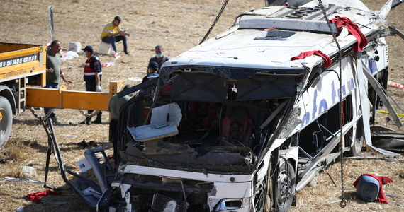 14 osób zginęło w wyniku wypadku autobusu, do jakiego doszło nad ranem na autostradzie w zachodniej Turcji. Na miejscu trwa akcja ratunkowa. Przyczyny tragedii są dopiero wyjaśniane.