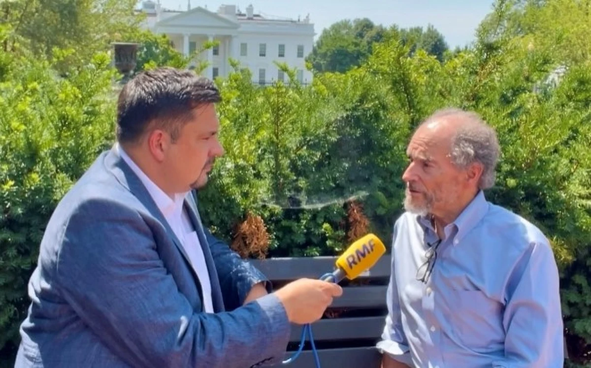 "Kiedy Polska kłóci się z USA i Unią Europejską, korzysta na tym Putin" - mówi naszemu amerykańskiemu korespondentowi Pawłowi Żuchowskiemu Daniel Fried, były ambasador Stanów Zjednoczonych w Polsce. W rozmowie przed Białym Domem poruszają sprawy dotyczące relacji polsko-amerykańskich, błędów popełnianych przez obie strony, nominacji Marka Brzezińskiego na ambasadora USA w Polsce, listów amerykańskich polityków w sprawie TVN i wolnych mediów w Polsce.