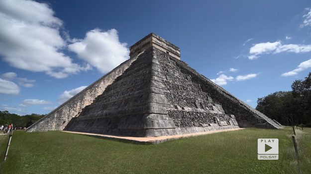 Ekipa „Polacy za granicą” odwiedzili Chichén Itzá, gdzie dowiedzieli się o specyficznej grze ludności Majow. Przegrana drużyna bowiem została zabijana, ich serca wyrywane i składane w ofierze bóstwom… Fragment programu „Polacy za granicą”, emitowanego na antenie Polsat Play.