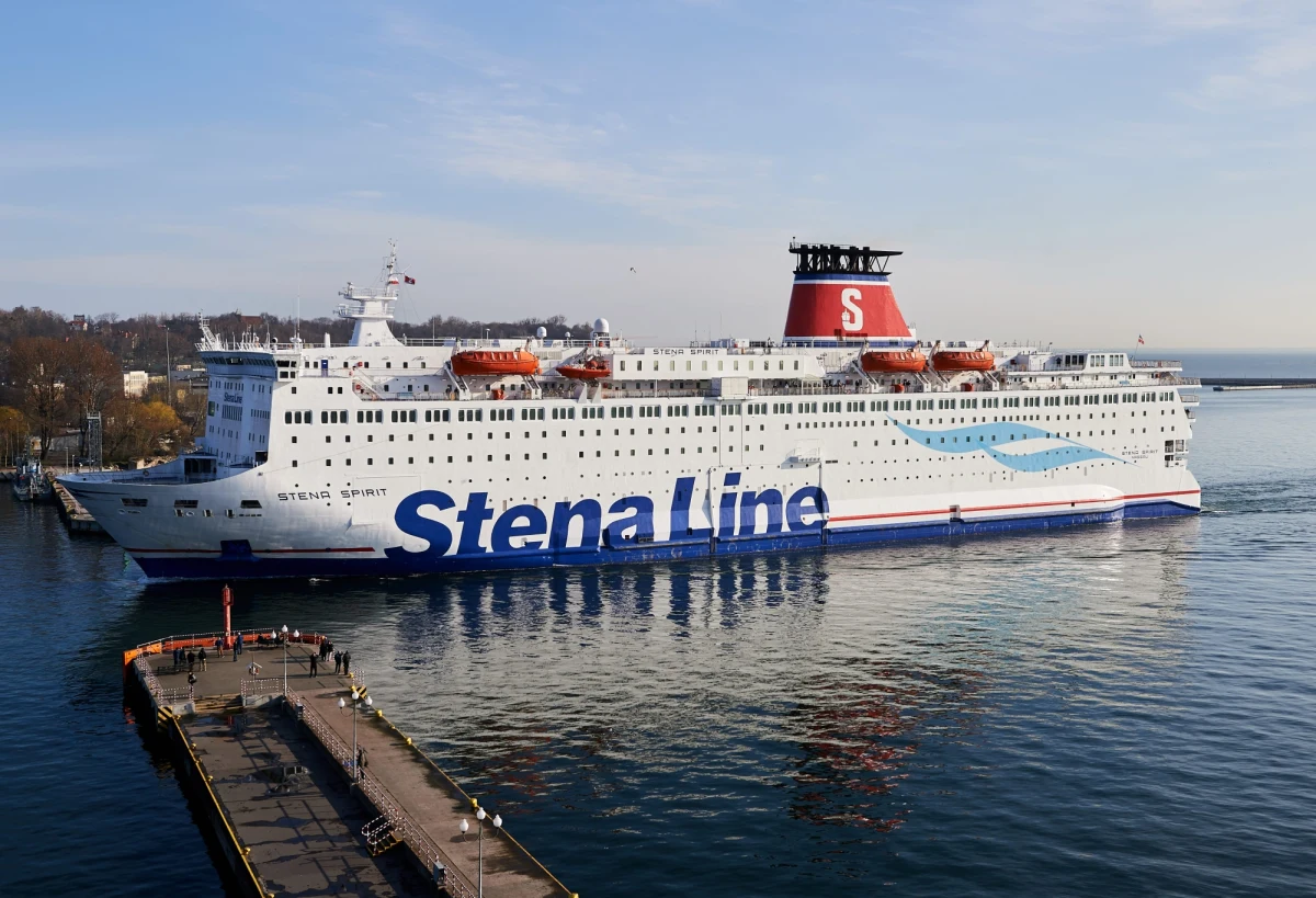 W porcie w Gdyni o poranku zatrzymany został 30-letni mężczyzna, który miał grozić wysadzeniem jednego z promów. Policyjni pirotechnicy przeszukali jednostkę i nie znaleźli materiałów wybuchowych ani innych rzeczy zagrażających bezpieczeństwu, życiu lub zdrowiu.