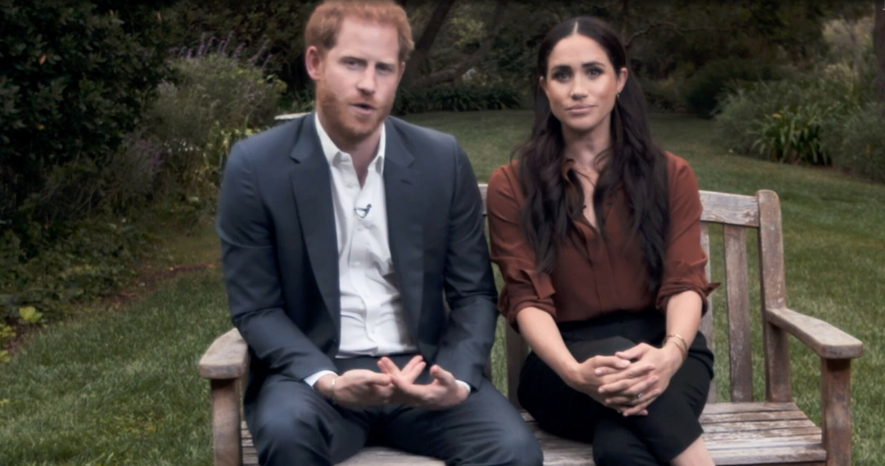 O tym, że Meghan i Harry współpracują z Netfliksem, wiadomo nie od dziś. Teraz okazuję się, że częścią tej współpracy jest serial realizowany w willi książęcej pary w kalifornijskim Montecito. Według nieoficjalnych doniesień amerykańskich mediów od kilku miesięcy trwają tam zdjęcia do dokumentu o codziennym życiu Susseksów. Netfliksowi zależy na tym, by produkcja miała premierę pod koniec tego roku.