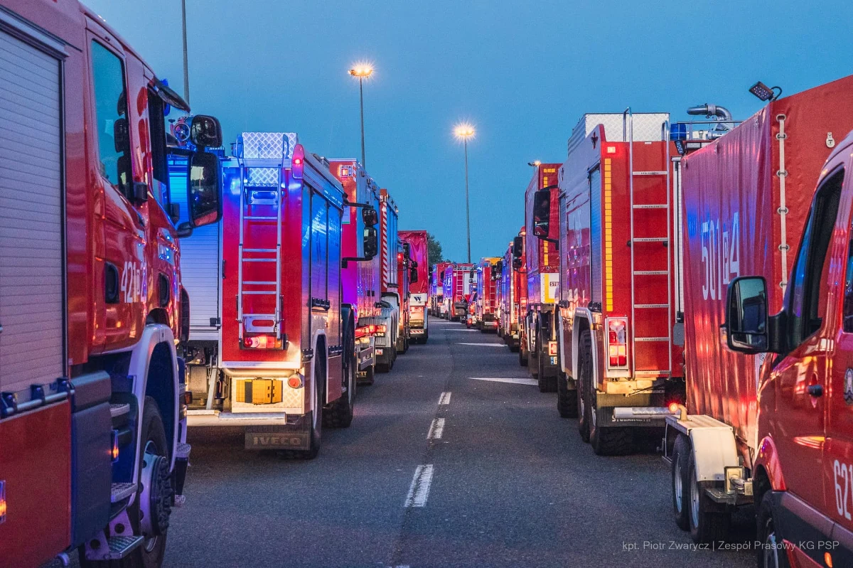 Kolumna 46 pojazdów ze 143 polskimi strażakami jest już w Grecji – poinformowały w poniedziałek wieczorem Komenda Wojewódzka PSP we Wrocławiu oraz Komenda Główna PSP.