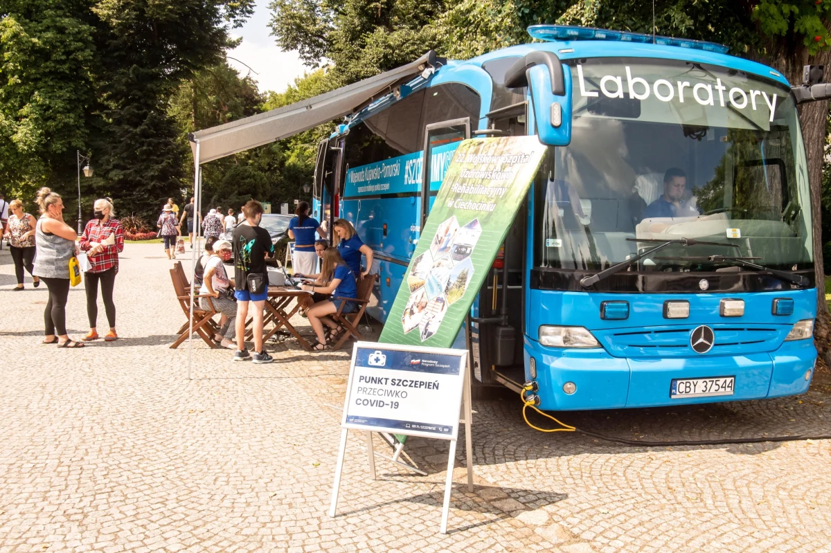 Ministerstwo Zdrowia informuje o 200 nowych przypadkach zakażenia koronawirusem. Tym samym potwierdzają się wcześniejsze, nieoficjalne informacje dziennikarza RMF FM Michała Dobrołowicza. To o ponad jedną piątą więcej niż tydzień temu - i najwięcej od czerwca. Ostatniej doby nie zmarł żaden chory na Covid-19. Bilans epidemii koronawirusa w Polsce to 2 884 361 zakażonych. Nie żyje 75 285  spośród nich.