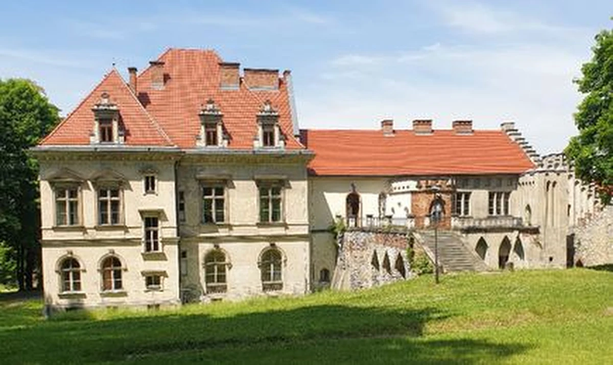 Zabytkowy zespół pałacowo-parkowy w Młoszowej w Małopolsce, który należy do Akademii Górniczo-Hutniczej w Krakowie, stał się tłem dla nowej produkcji Netflixa "Otwórz oczy". Premiera serialu odbędzie się 25 sierpnia.