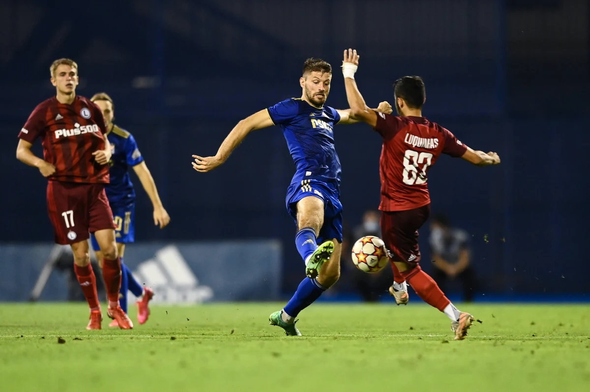 Piłkarze Legii Warszawa rozegrają dzisiaj przy Łazienkowskiej rewanż z Dinamem Zagrzeb w 3. rundzie eliminacji Ligi Mistrzów. Pierwszy mecz, na terenie chorwackiej ekipy, zakończył się remisem 1:1. Według komentatorów, legioniści mają duże szanse na wywalczenie awansu do czwartej rundy kwalifikacji. Wieczorny pojedynek zapowiada się więc bardzo ciekawie.