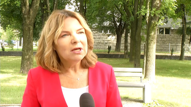 W tegorocznym sezonie wakacyjnym więcej Polaków niż rok temu zaplanowało wyjazd. Tylko co czwarty przyznał, że nigdzie się nie wybiera na letni urlop – pokazało czerwcowe badanie ARC Rynek i Opinia. Badanie TNS Kantar i ZBP wskazuje z kolei, że Polacy najczęściej wybierają się na urlop trwający od 7 do 10 dni. Psychologowie podkreślają, że efektywny wypoczynek to podstawa, która pozwala naładować akumulatory i uniknąć negatywnych skutków przewlekłego stresu. Najbardziej optymalny jest urlop trwający co najmniej dwa tygodnie, lecz alternatywą mogą być też krótsze, za to częstsze przerwy od pracy.