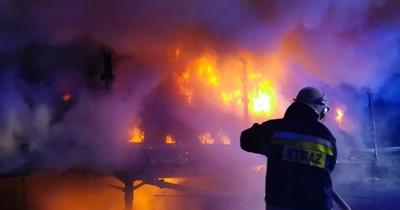 Kilka godzin trwało sprzątanie wraku spalonej ciężarówki na autostradzie A4 w rejonie Łańcuta. Do groźnego pożaru doszło w nocy między węzłami Przeworsk i Rzeszów Wschód.