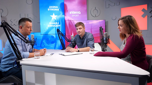 W 34 odcinku Jasnej Strona Białej Gwiazdy, gośćmi Piotra Jawora byli: Justyna Krupa oraz Wojciech Górski.  Wisła miała Raków na łopatkach, a mimo to dała się znokautować. Dzięki ambitnej grze gości krakowianie przegrali pierwsze spotkanie w tym sezonie i stracili miejsce na fotelu lidera. 
