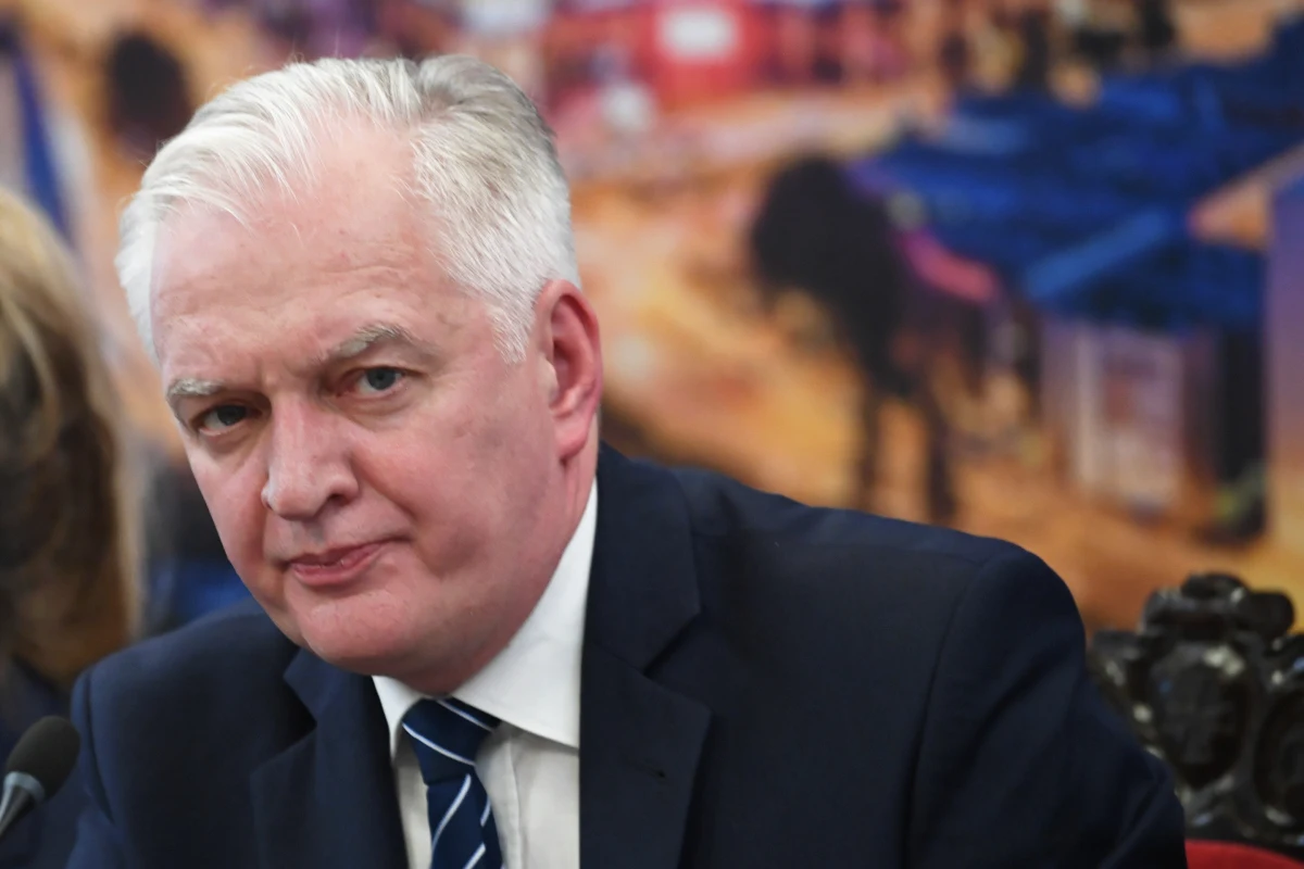 "Wszyscy mamy świadomość, że moja dzisiejsza dymisja, wynikająca z wierności programowi Zjednoczonej Prawicy, jest de facto zerwaniem koalicji rządowej i końcem Zjednoczonej Prawicy - oświadczył lider Porozumienia Jarosław Gowin. Dodał, że Porozumienie przestrzegało, iż "propozycje PiS szkodzą Polakom". "Odchodzimy z rządu podniesionym czołem z rządu" - dodał.