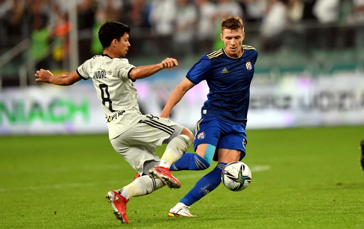 Legia Warszawa przegrała u siebie z Dinamem Zagrzeb 0:1 (0:1) i odpadła w trzeciej rundzie eliminacji piłkarskiej Ligi Mistrzów. W ubiegłym tygodniu w stolicy Chorwacji był remis 1:1. Mistrz Polski zagra ze Slavią Praga w czwartej rundzie eliminacji Ligi Europy.