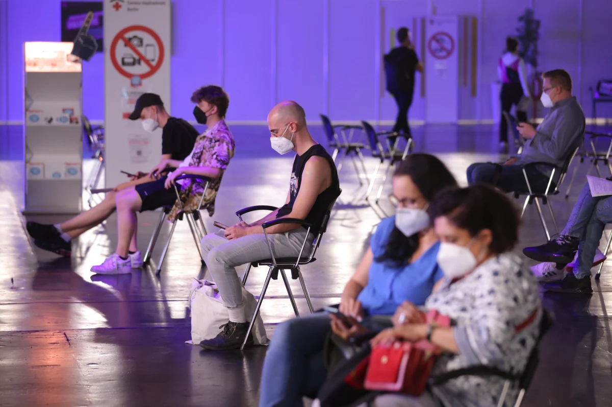 Przed nami są kolejne wzrosty liczby zakażeń koronawirusem - przewidują w rozmowie z RMF FM lekarze. Poprzedniej doby w naszym kraju potwierdzono dokładnie dwieście nowych zakażeń Covid-19. To najwyższy dobowy przyrost od czerwca. 