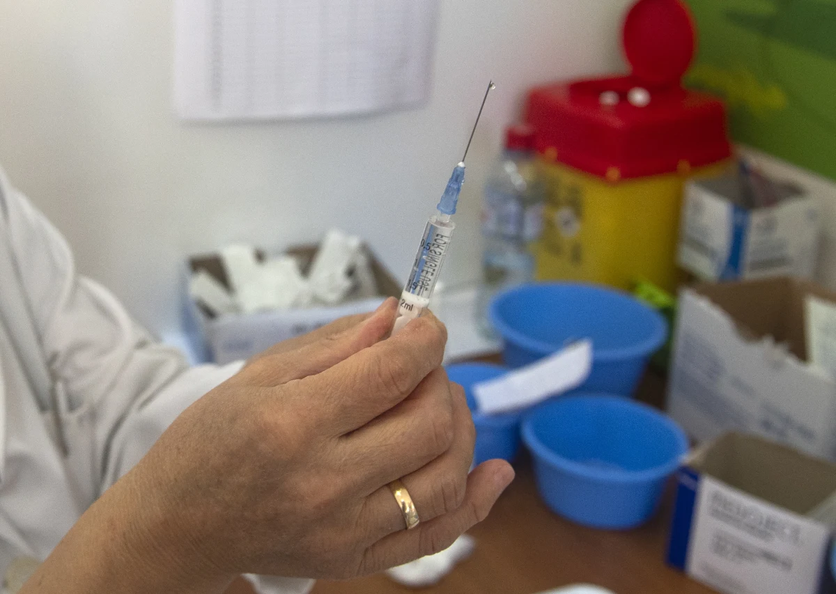 Ministerstwo Zdrowia informuje o 198 nowych przypadkach zakażenia koronawirusem. Ostatniej doby zmarło 4 chorych na Covid-19. Bilans epidemii koronawirusa w Polsce to 2 884 557 zakażonych. Nie żyje 75 289 spośród nich.