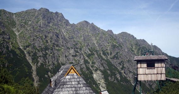 Rekordowe wakacje pod względem ruchu turystycznego w Tatrach. Tylko w lipcu Tatrzański Park Narodowy (TPN) odwiedziło ponad 769,5 tys. turystów. Według statystyk to rekordowy lipiec pod względem frekwencji - dotychczasowy rekord z analogicznego okresu 2017 r. wynosił niemal 655,5 tys. osób.